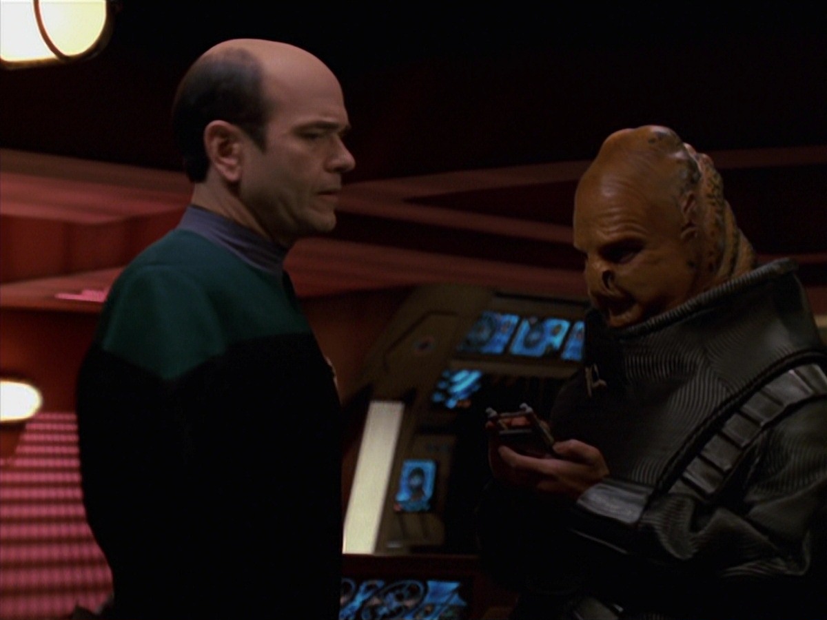 extant_StarTrek_VOY_7x24-RenaissanceMan_3013.jpg