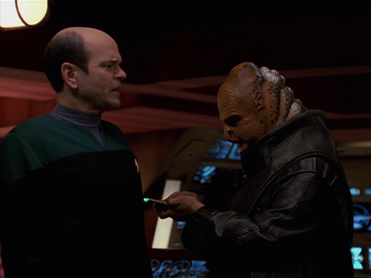extant_StarTrek_VOY_7x24-RenaissanceMan_3022.jpg