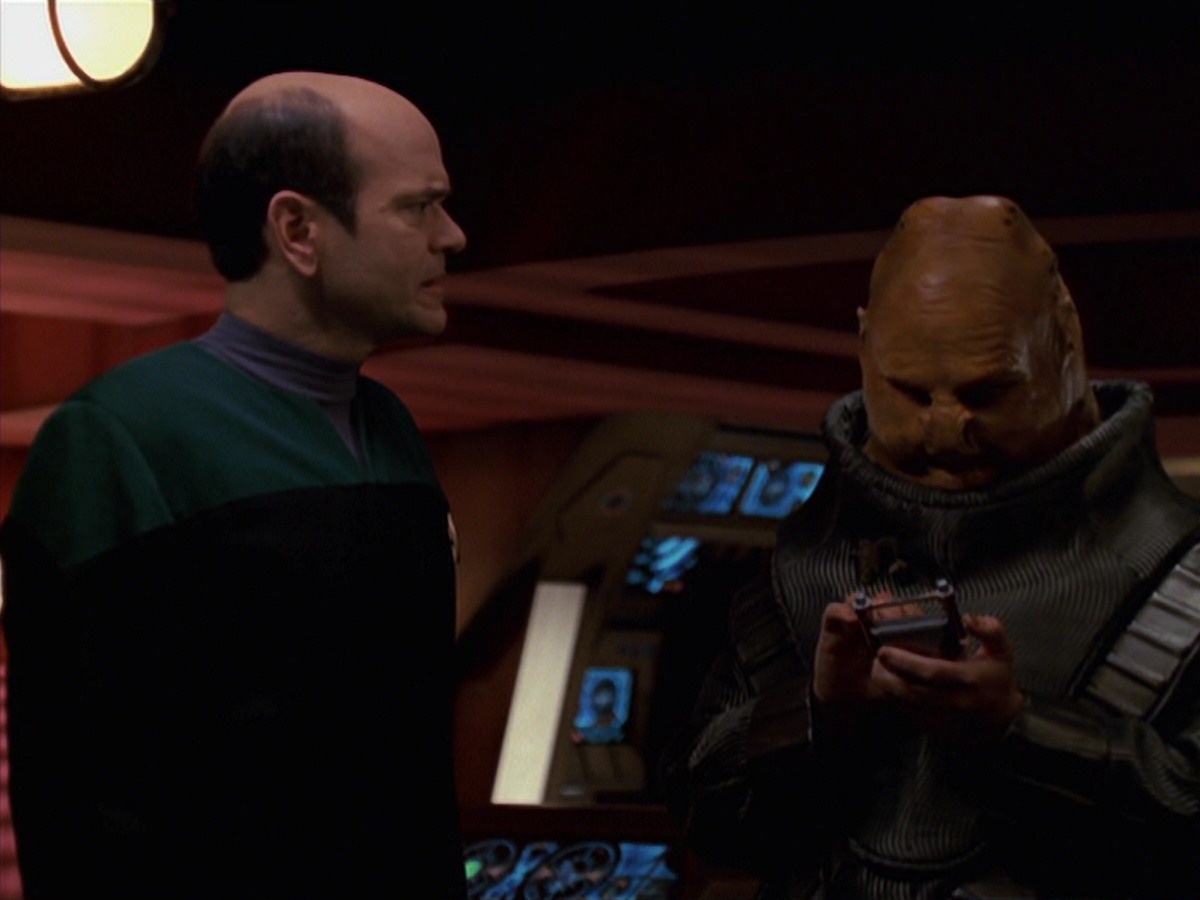 extant_StarTrek_VOY_7x24-RenaissanceMan_3026.jpg