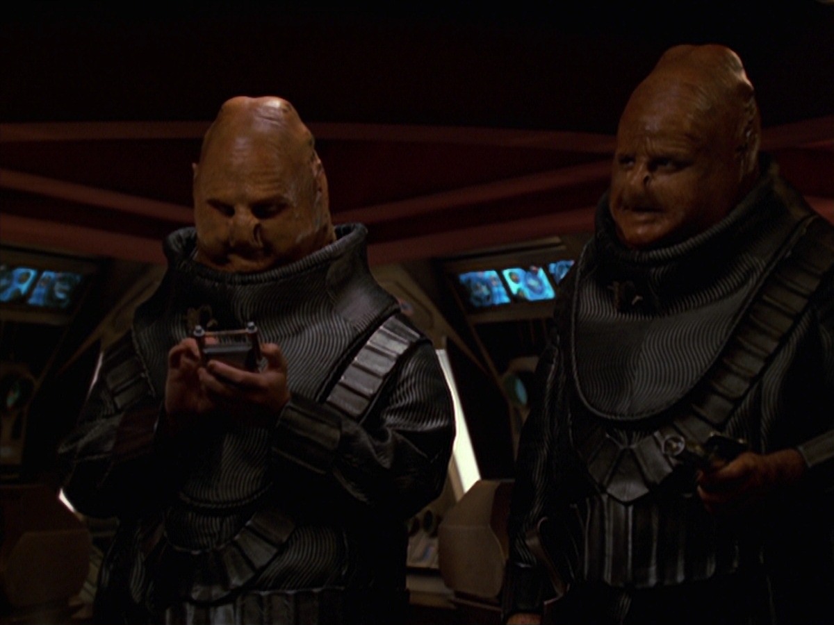 extant_StarTrek_VOY_7x24-RenaissanceMan_3035.jpg