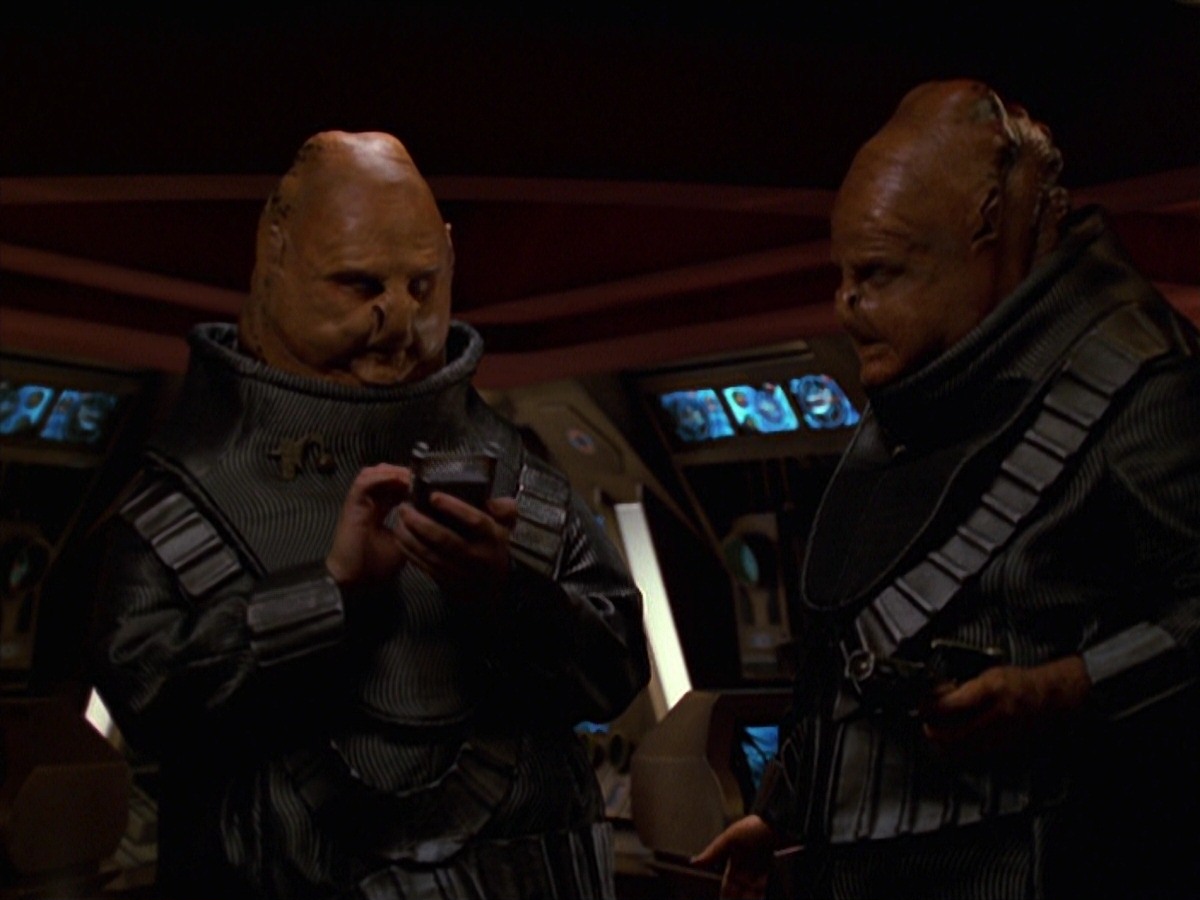 extant_StarTrek_VOY_7x24-RenaissanceMan_3039.jpg
