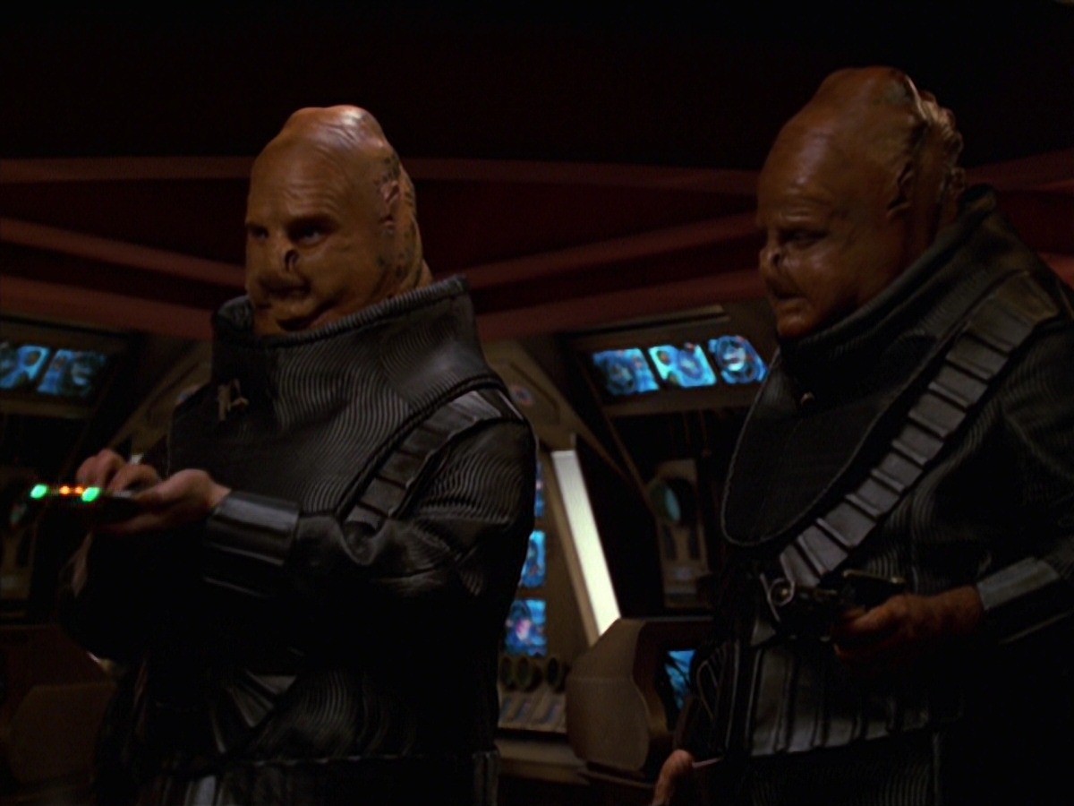 extant_StarTrek_VOY_7x24-RenaissanceMan_3041.jpg