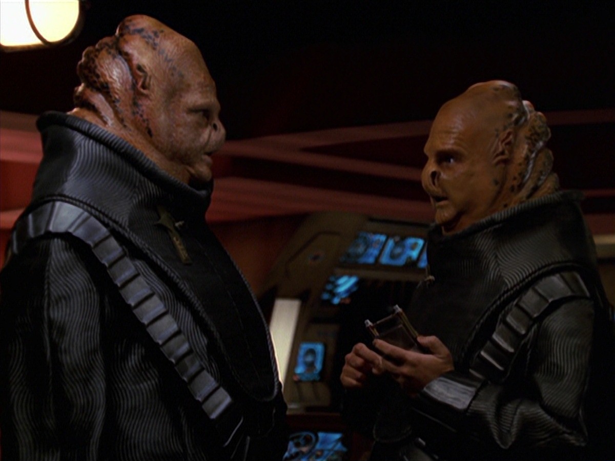 extant_StarTrek_VOY_7x24-RenaissanceMan_3051.jpg