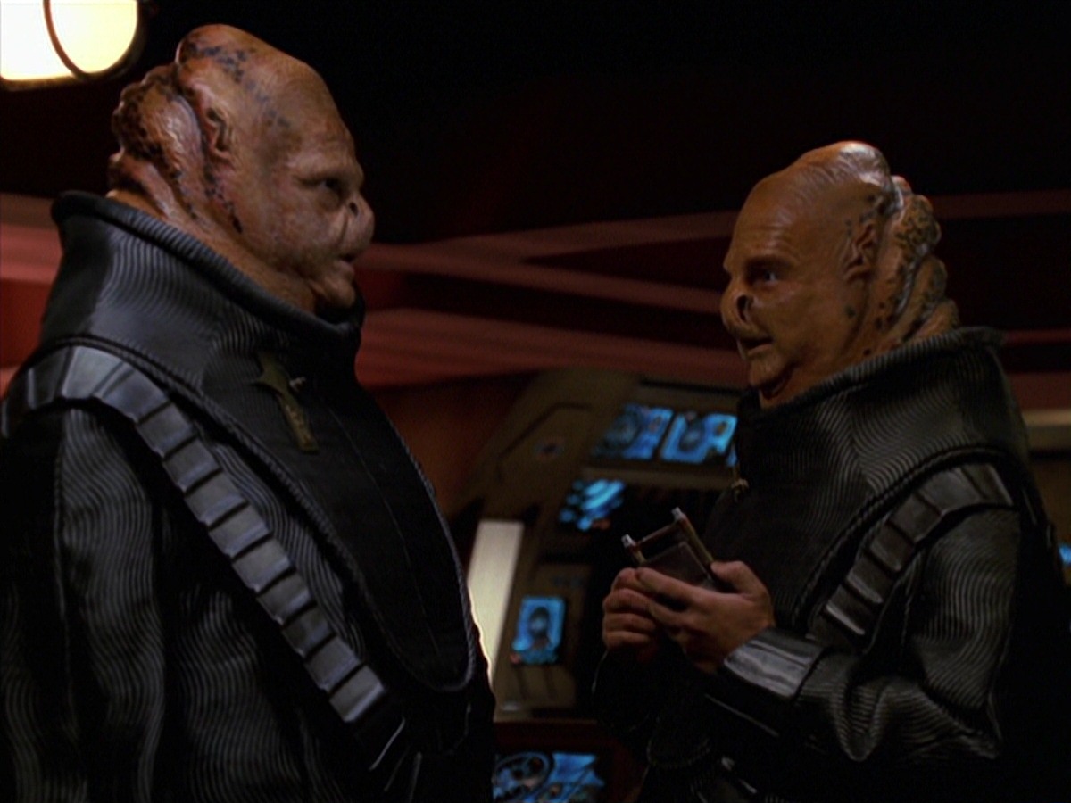 extant_StarTrek_VOY_7x24-RenaissanceMan_3056.jpg
