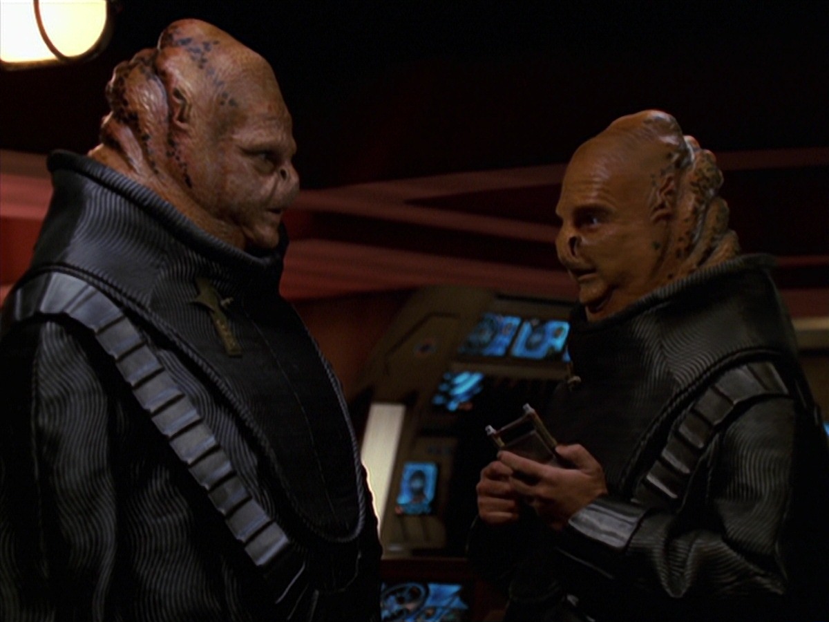extant_StarTrek_VOY_7x24-RenaissanceMan_3059.jpg