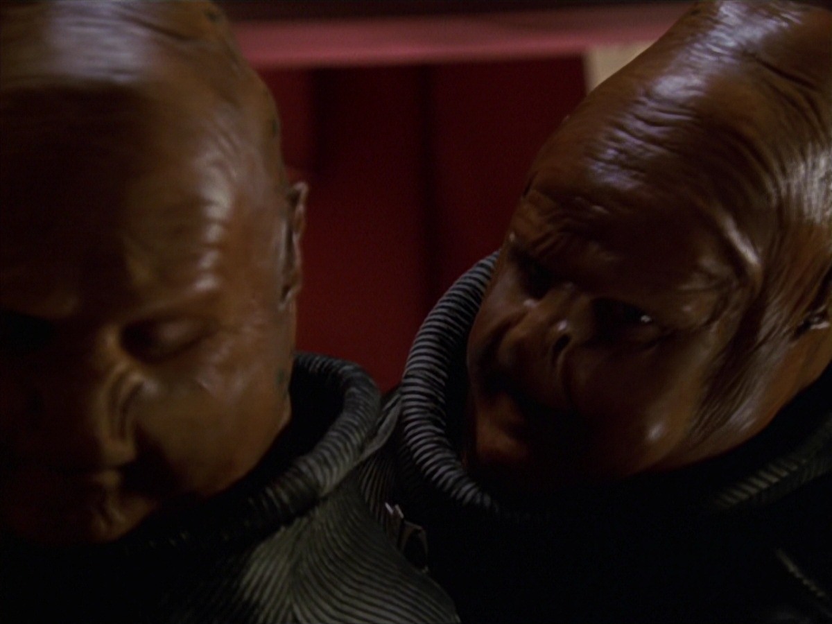 extant_StarTrek_VOY_7x24-RenaissanceMan_3068.jpg