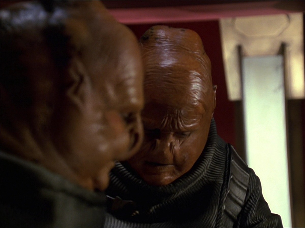 extant_StarTrek_VOY_7x24-RenaissanceMan_3069.jpg