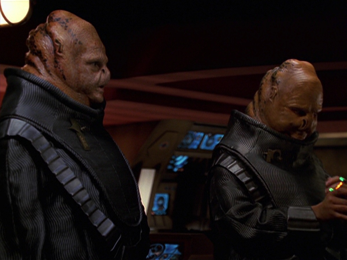 extant_StarTrek_VOY_7x24-RenaissanceMan_3073.jpg