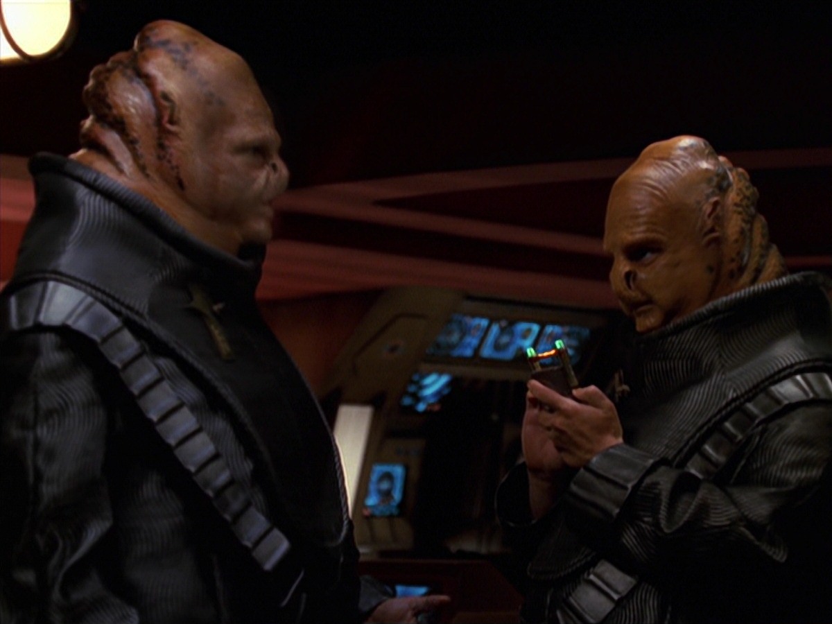 extant_StarTrek_VOY_7x24-RenaissanceMan_3076.jpg