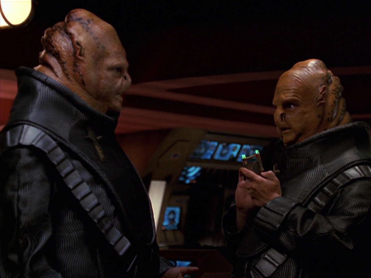 extant_StarTrek_VOY_7x24-RenaissanceMan_3077.jpg