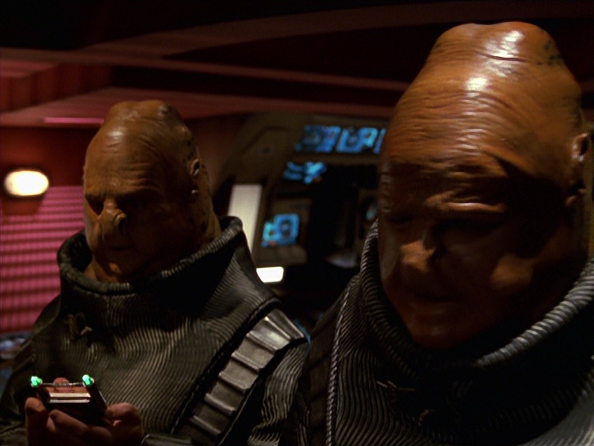 extant_StarTrek_VOY_7x24-RenaissanceMan_3115.jpg