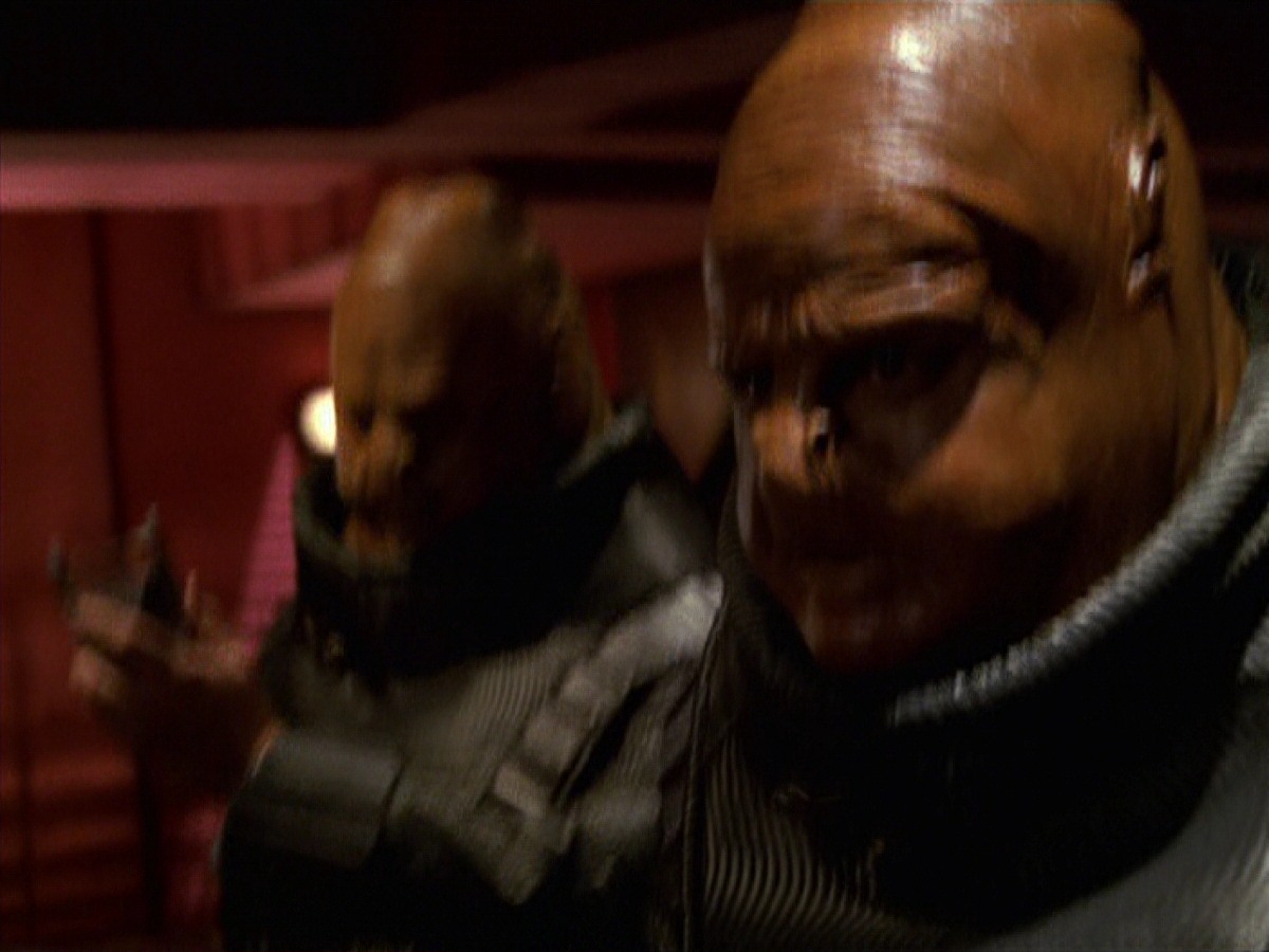 extant_StarTrek_VOY_7x24-RenaissanceMan_3126.jpg
