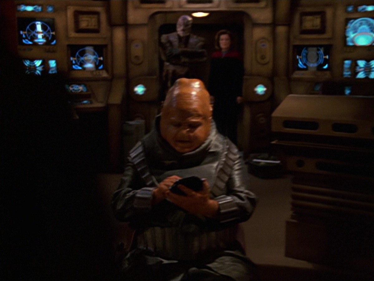 extant_StarTrek_VOY_7x24-RenaissanceMan_3147.jpg
