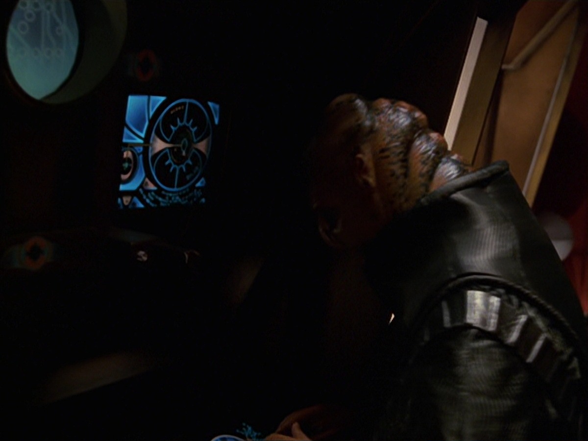 extant_StarTrek_VOY_7x24-RenaissanceMan_3151.jpg