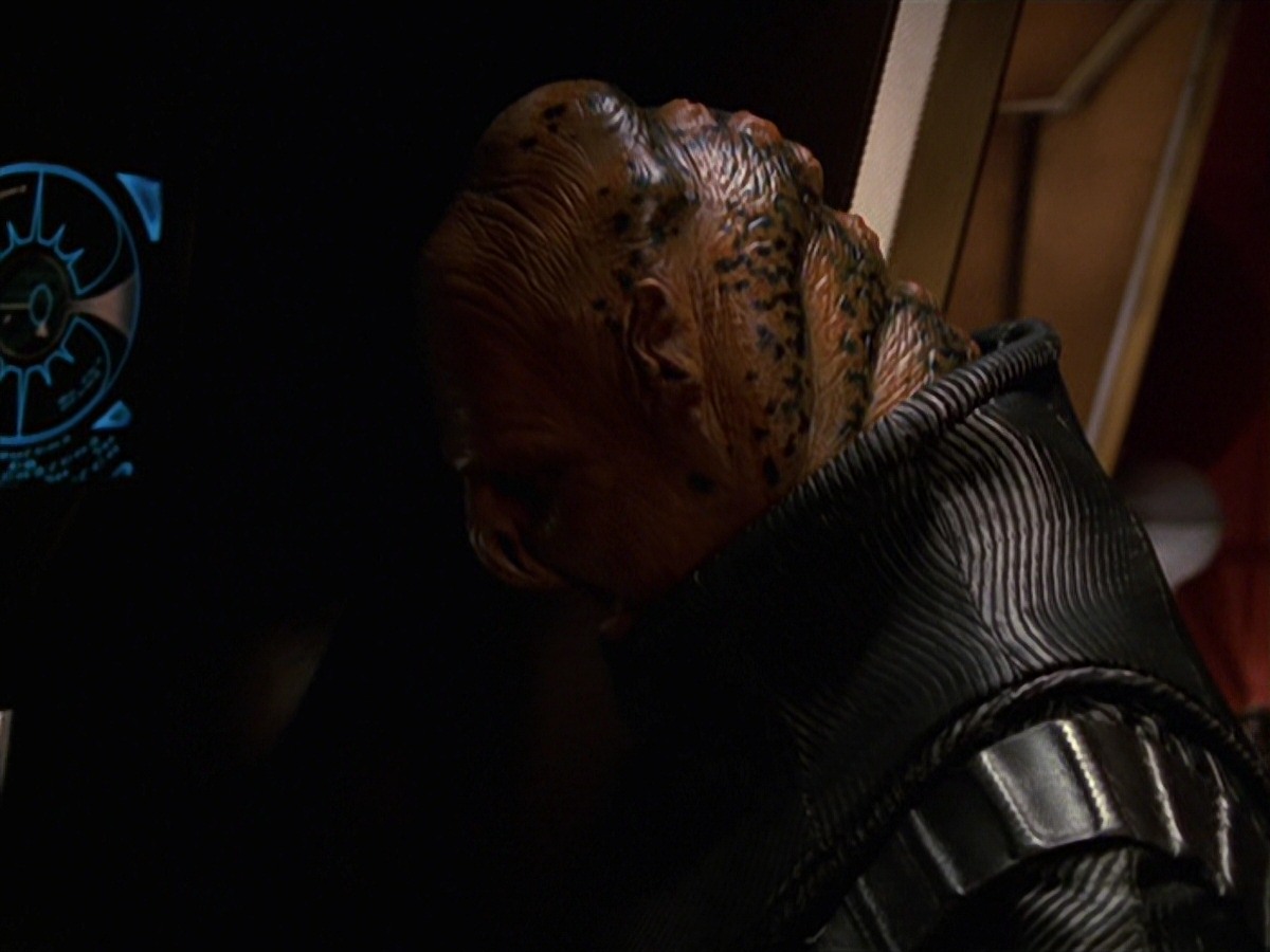 extant_StarTrek_VOY_7x24-RenaissanceMan_3154.jpg