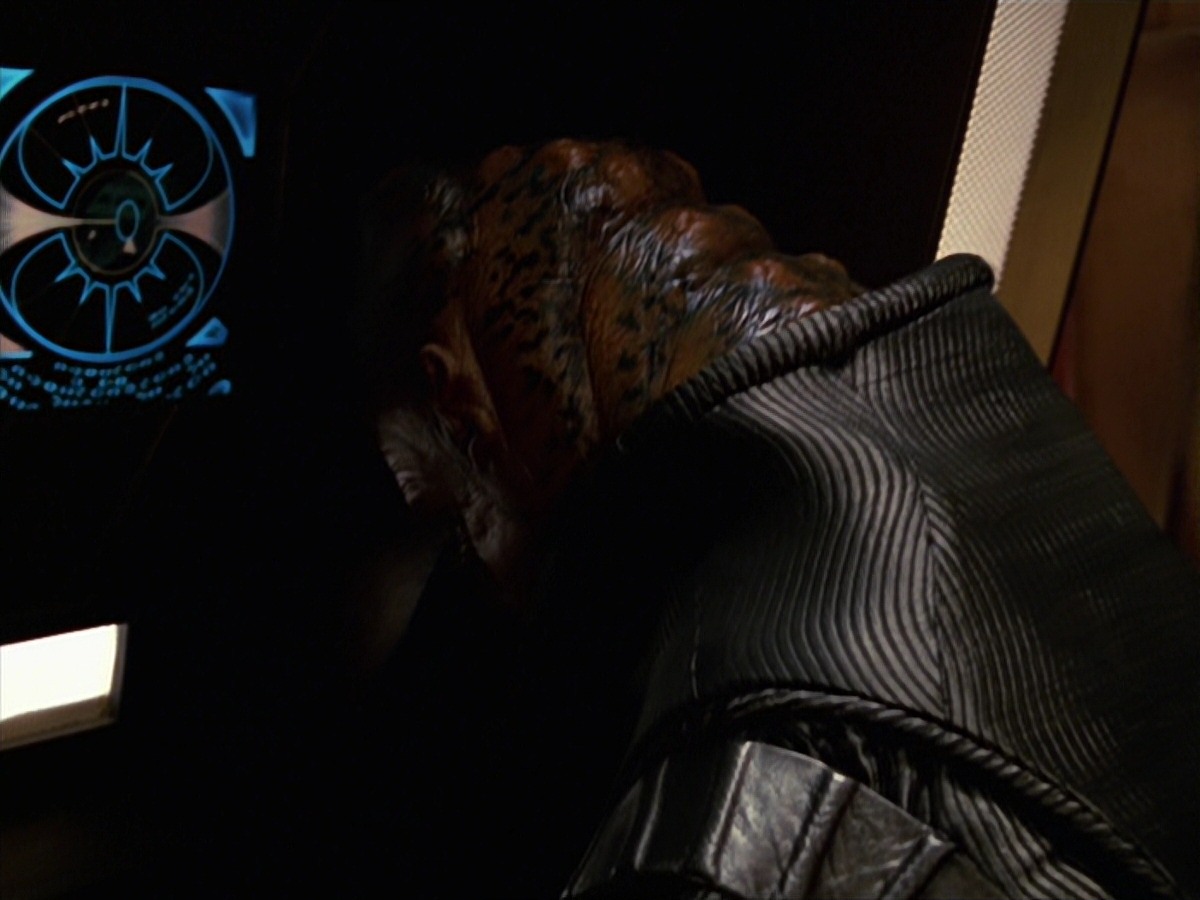 extant_StarTrek_VOY_7x24-RenaissanceMan_3155.jpg