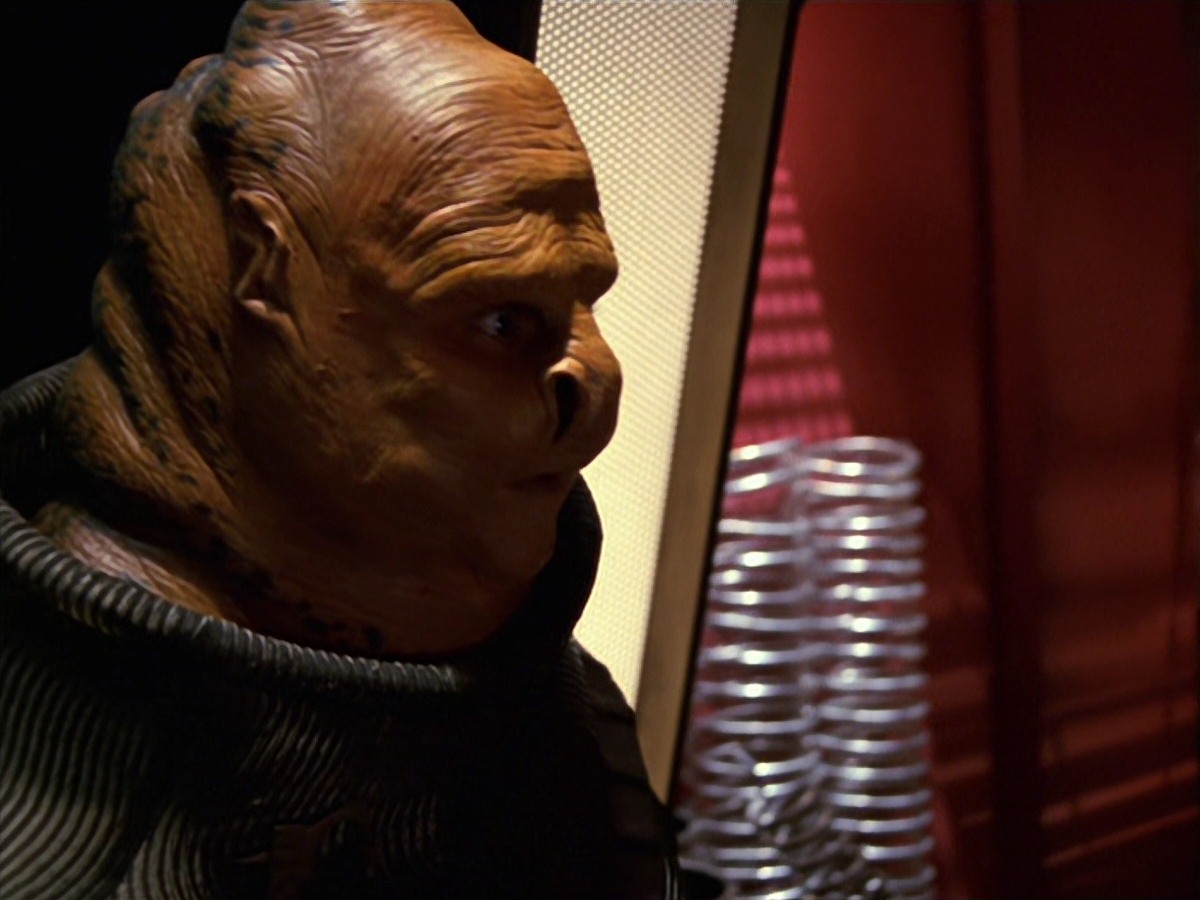 extant_StarTrek_VOY_7x24-RenaissanceMan_3170.jpg