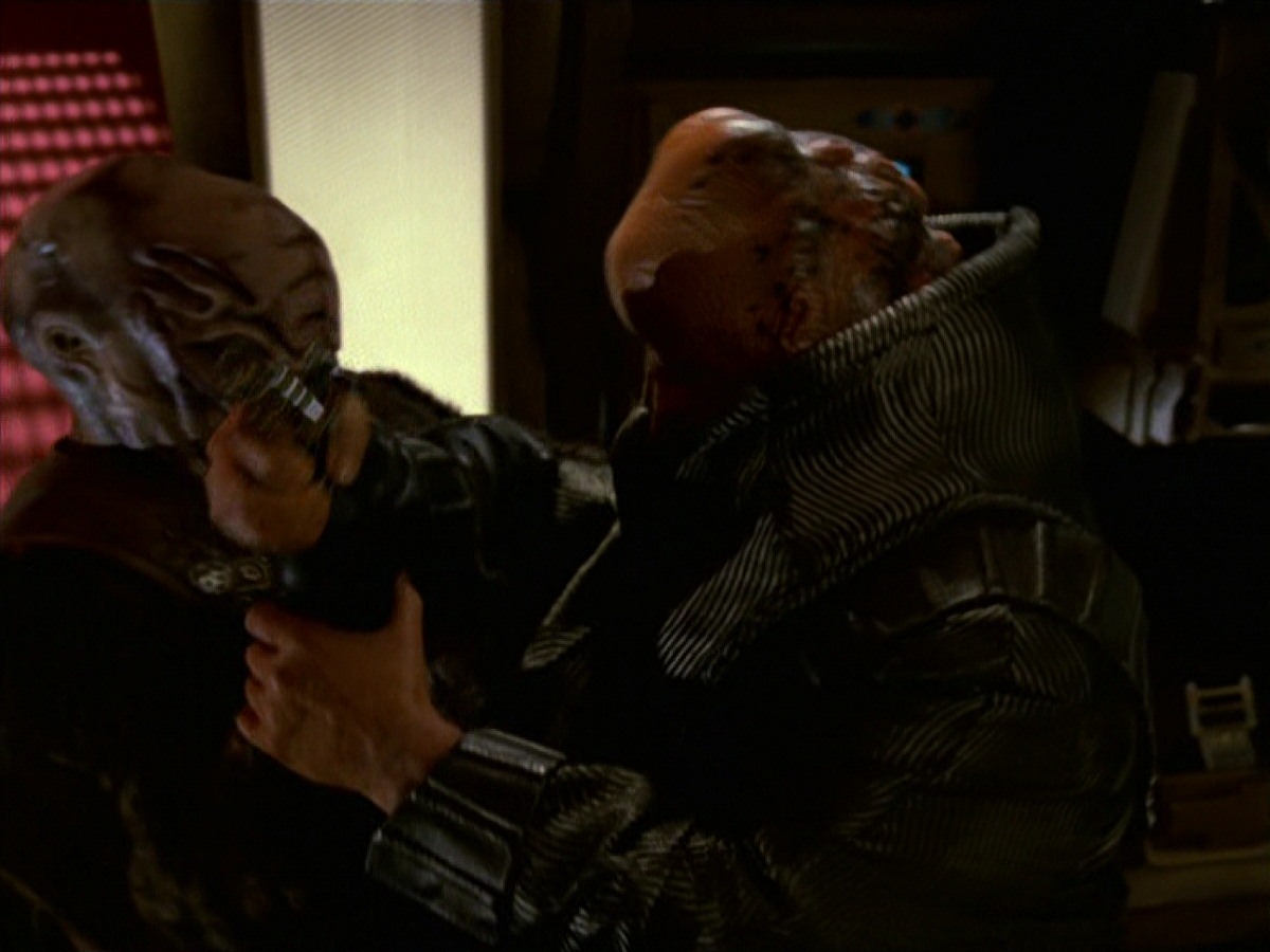 extant_StarTrek_VOY_7x24-RenaissanceMan_3228.jpg