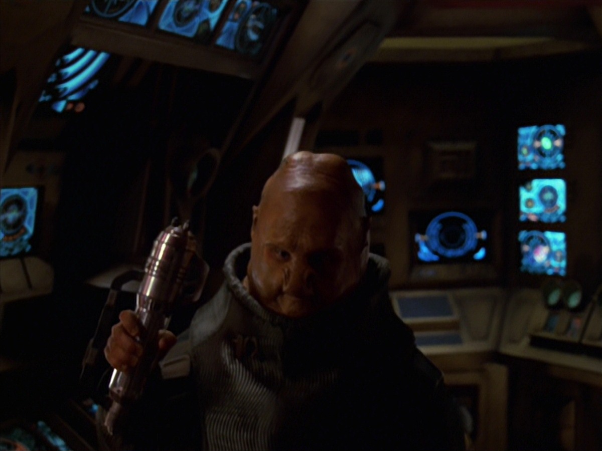 extant_StarTrek_VOY_7x24-RenaissanceMan_3261.jpg