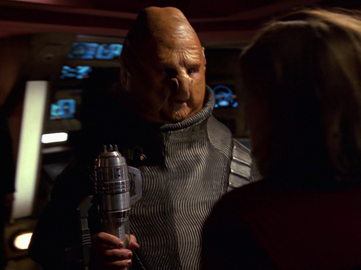 extant_StarTrek_VOY_7x24-RenaissanceMan_3278.jpg