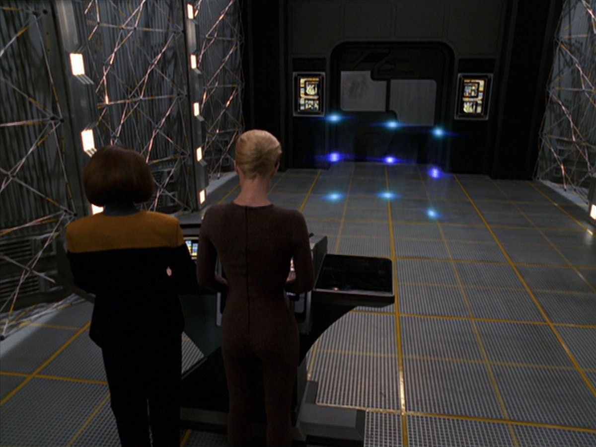 extant_StarTrek_VOY_7x24-RenaissanceMan_3293.jpg