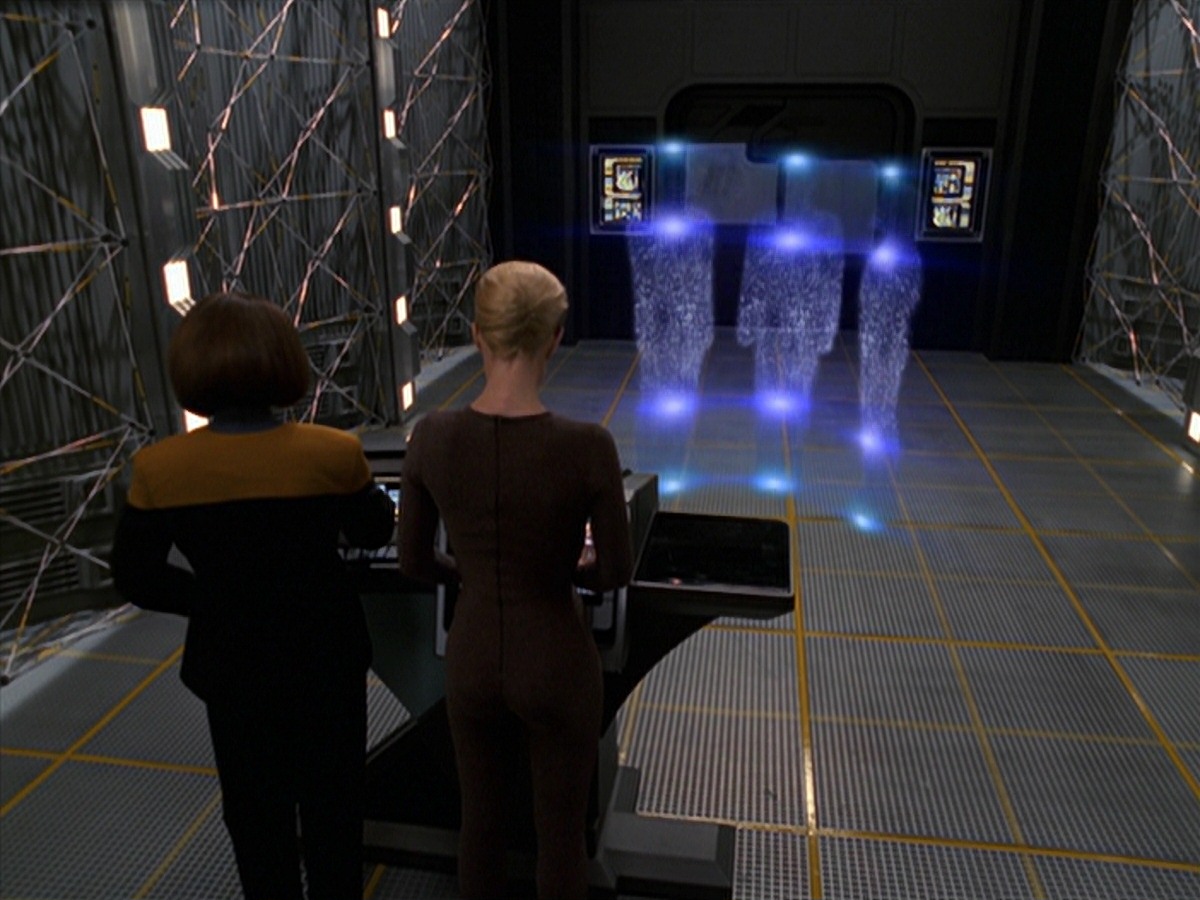 extant_StarTrek_VOY_7x24-RenaissanceMan_3294.jpg