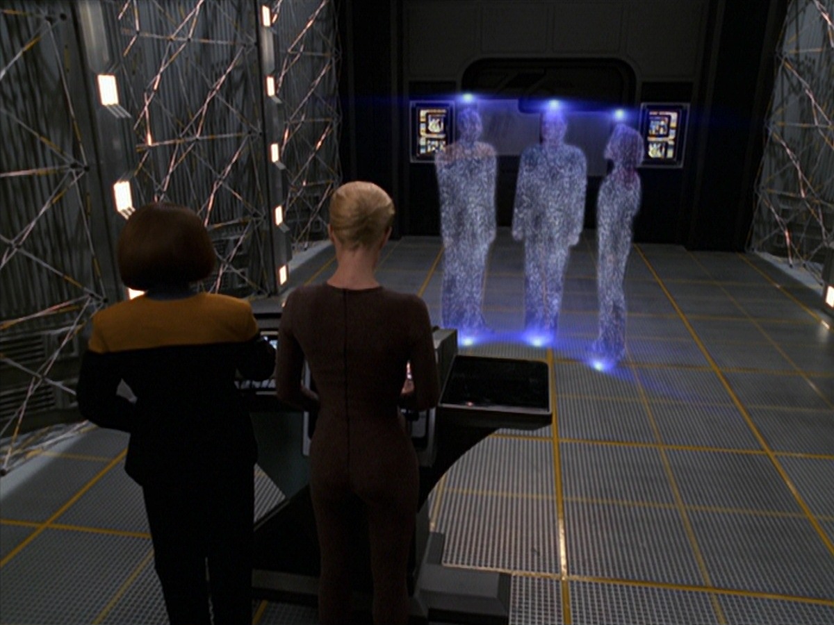 extant_StarTrek_VOY_7x24-RenaissanceMan_3295.jpg