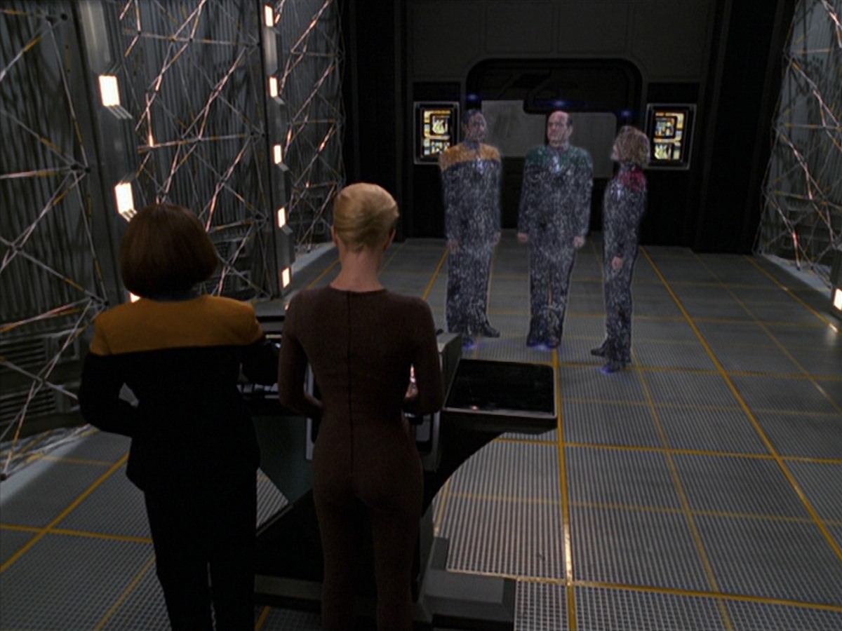 extant_StarTrek_VOY_7x24-RenaissanceMan_3296.jpg