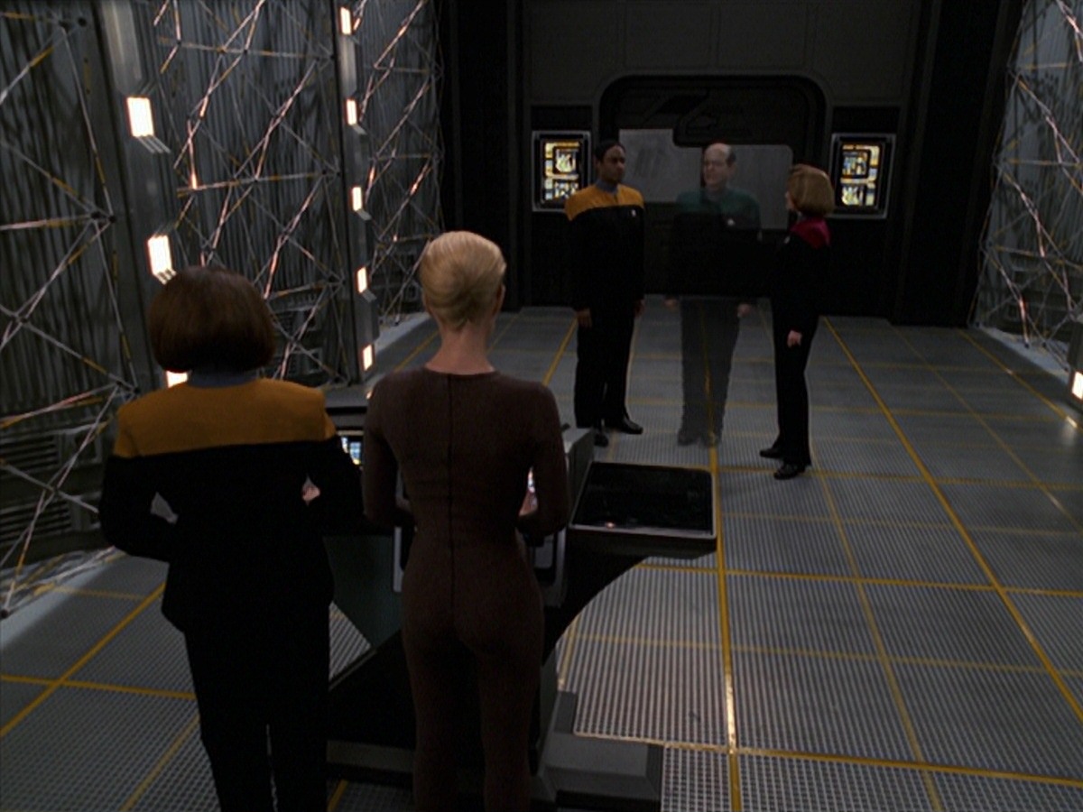 extant_StarTrek_VOY_7x24-RenaissanceMan_3298.jpg