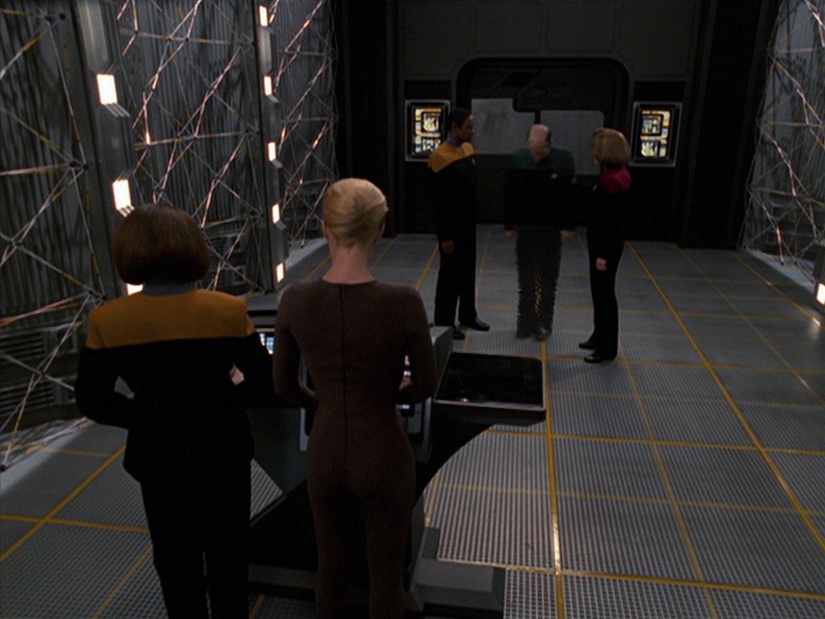 extant_StarTrek_VOY_7x24-RenaissanceMan_3300.jpg