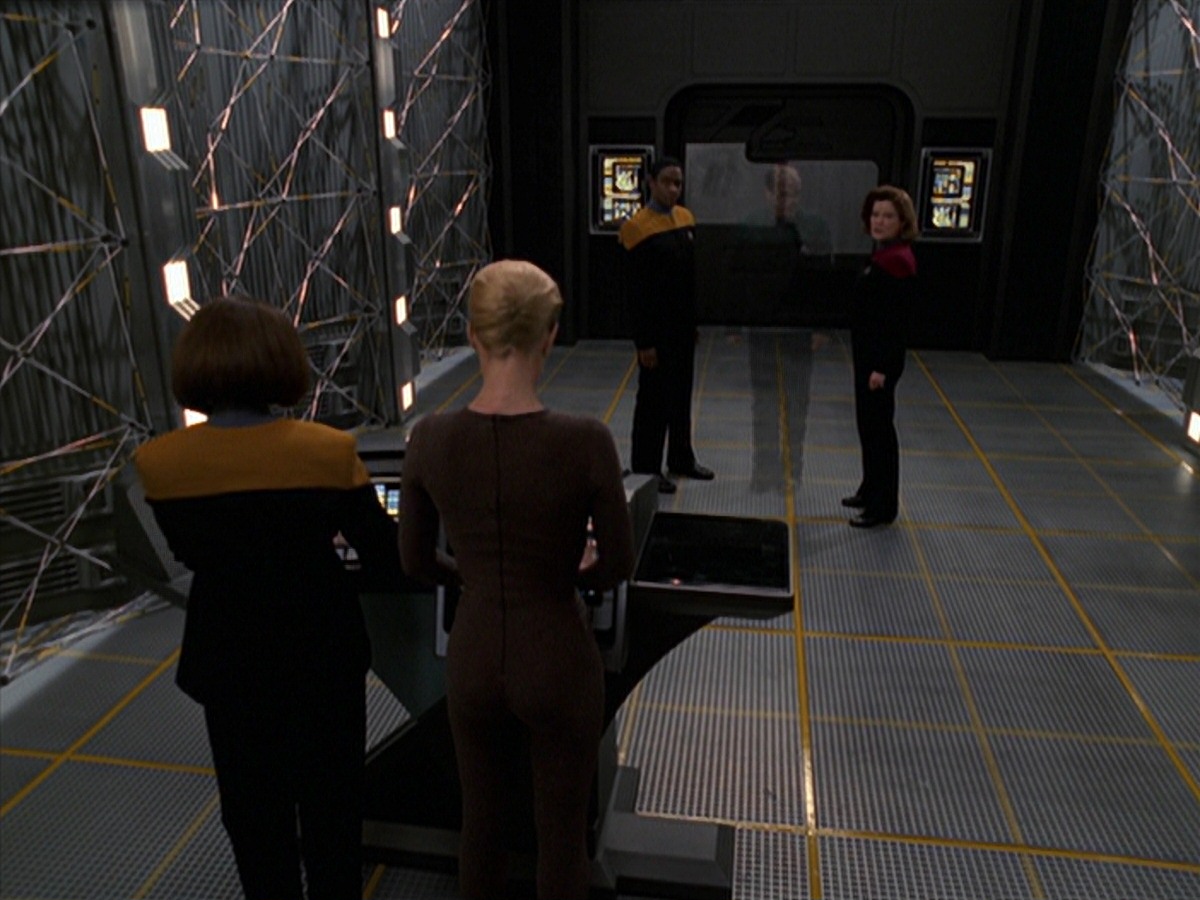 extant_StarTrek_VOY_7x24-RenaissanceMan_3301.jpg