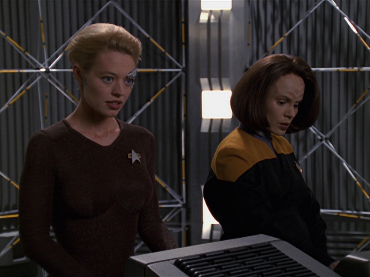 extant_StarTrek_VOY_7x24-RenaissanceMan_3306.jpg