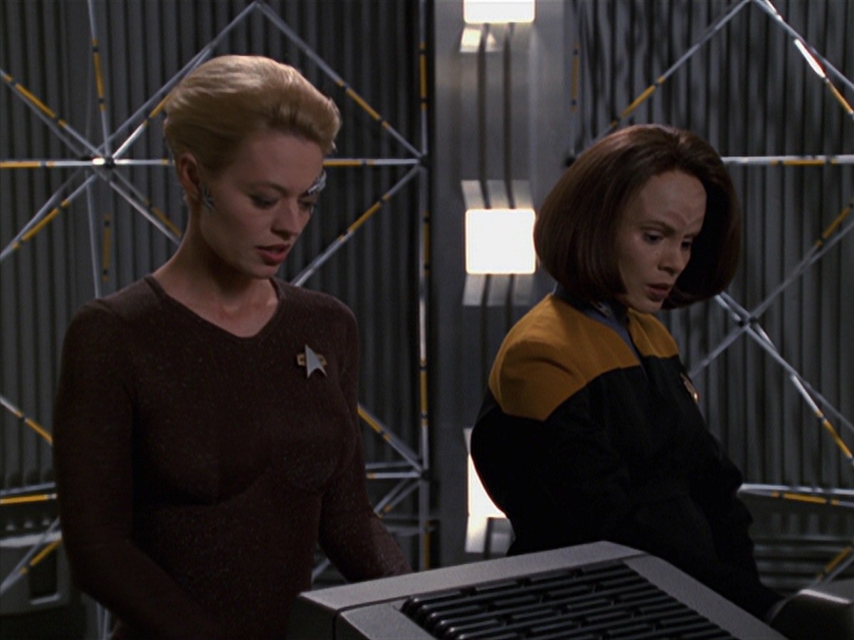 extant_StarTrek_VOY_7x24-RenaissanceMan_3307.jpg