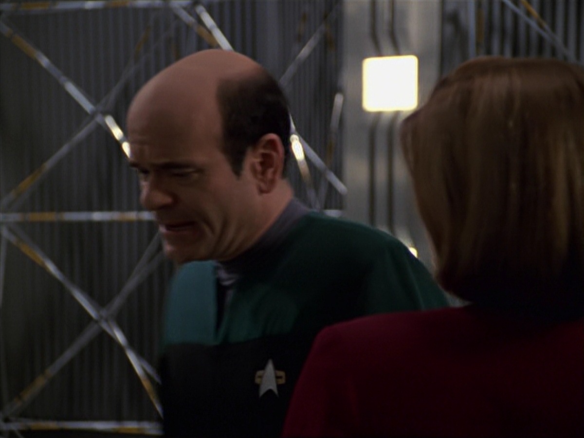 extant_StarTrek_VOY_7x24-RenaissanceMan_3329.jpg