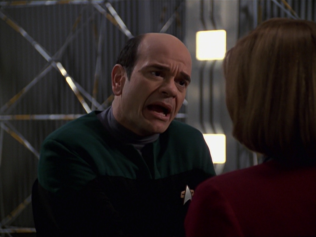 extant_StarTrek_VOY_7x24-RenaissanceMan_3333.jpg