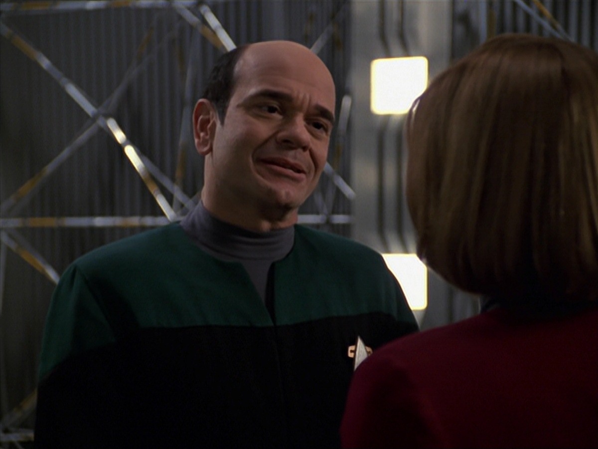 extant_StarTrek_VOY_7x24-RenaissanceMan_3340.jpg