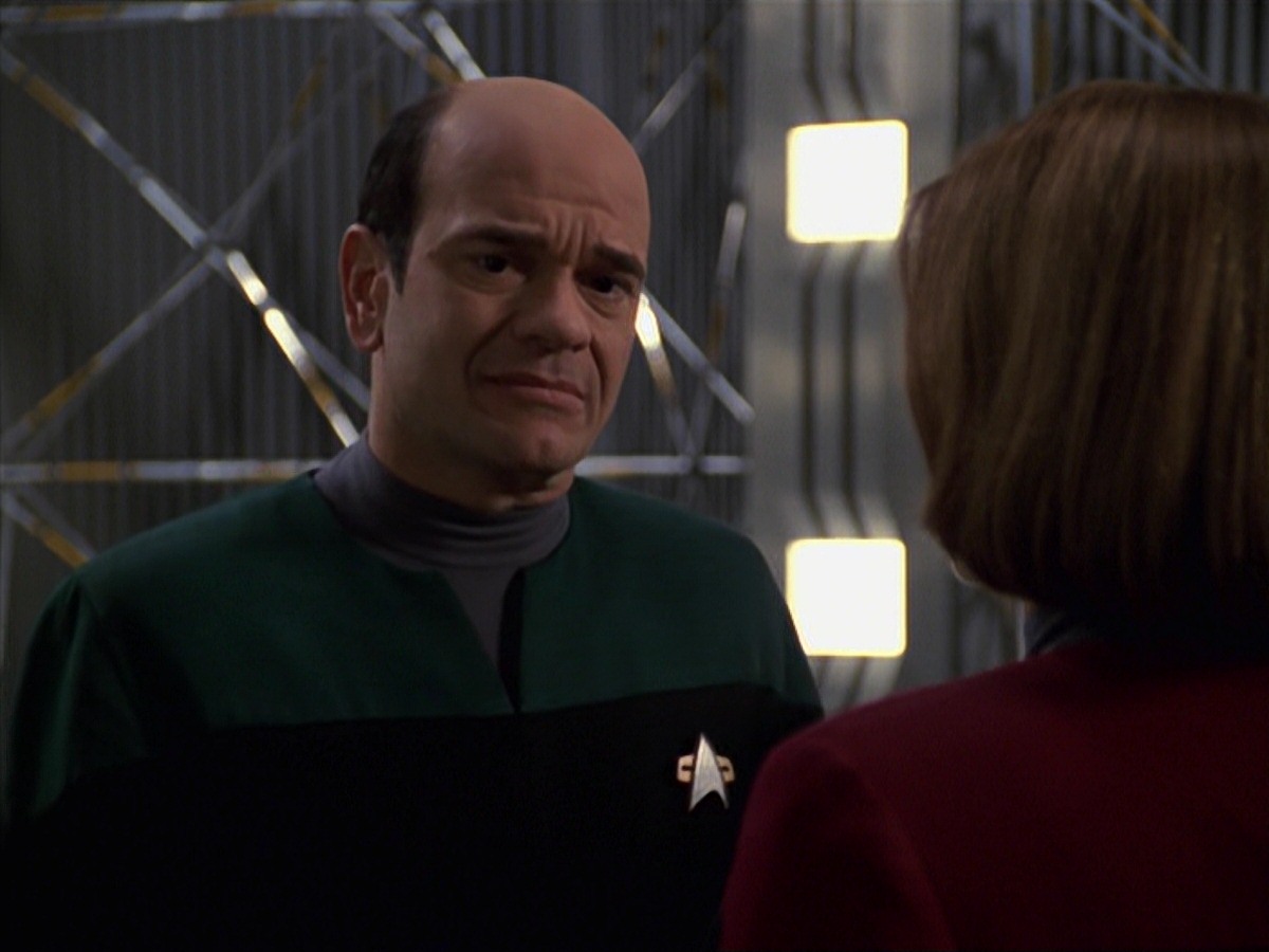 extant_StarTrek_VOY_7x24-RenaissanceMan_3356.jpg