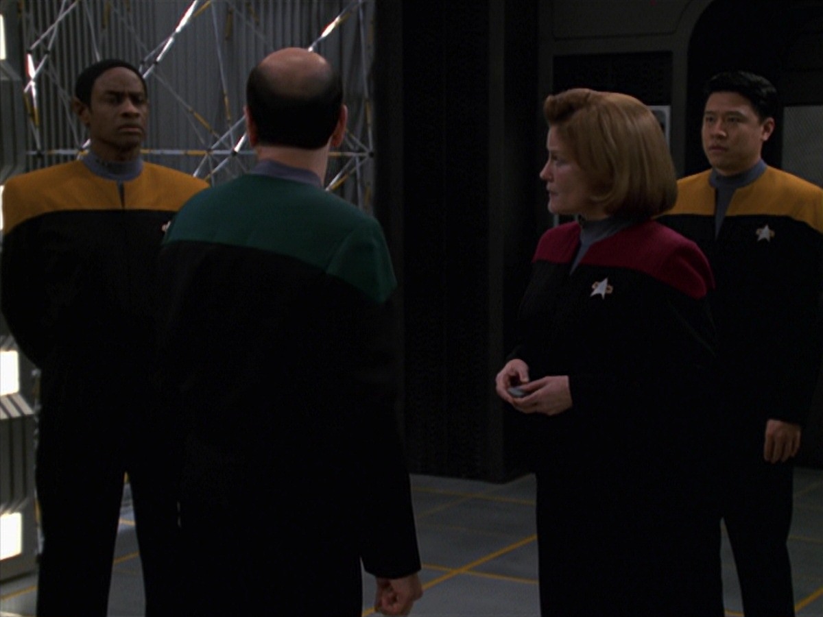 extant_StarTrek_VOY_7x24-RenaissanceMan_3368.jpg