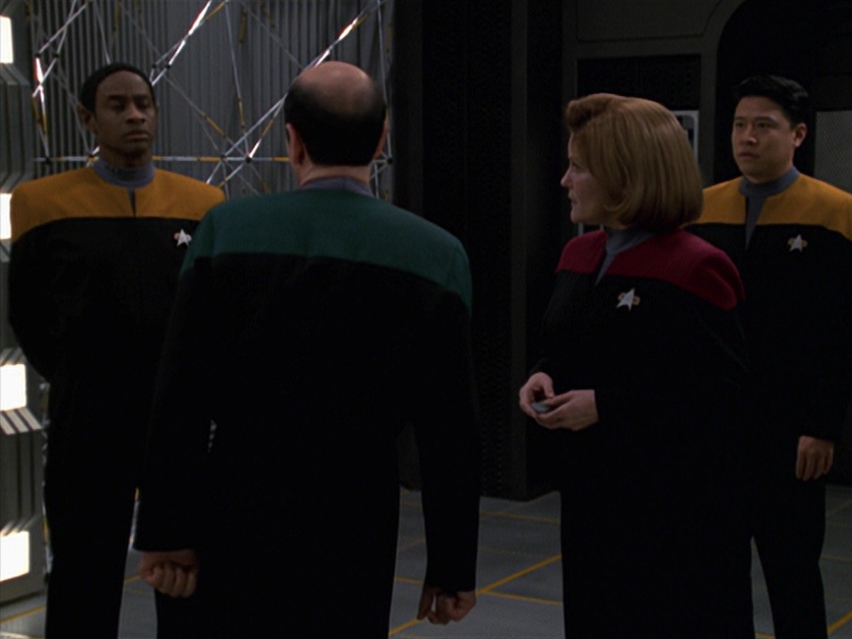 extant_StarTrek_VOY_7x24-RenaissanceMan_3370.jpg