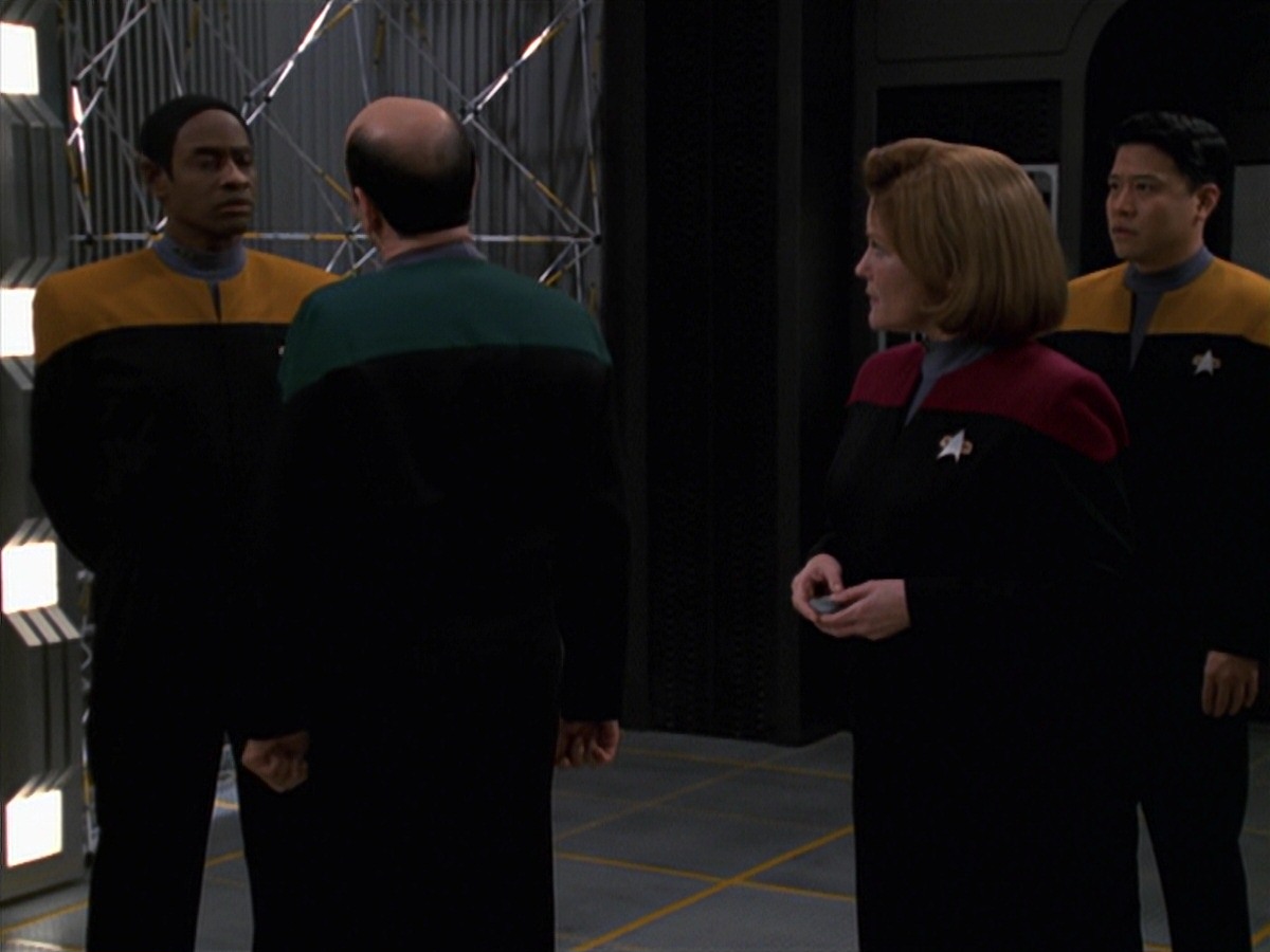 extant_StarTrek_VOY_7x24-RenaissanceMan_3372.jpg