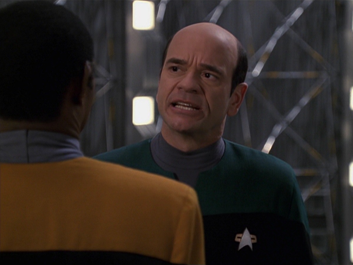 extant_StarTrek_VOY_7x24-RenaissanceMan_3375.jpg