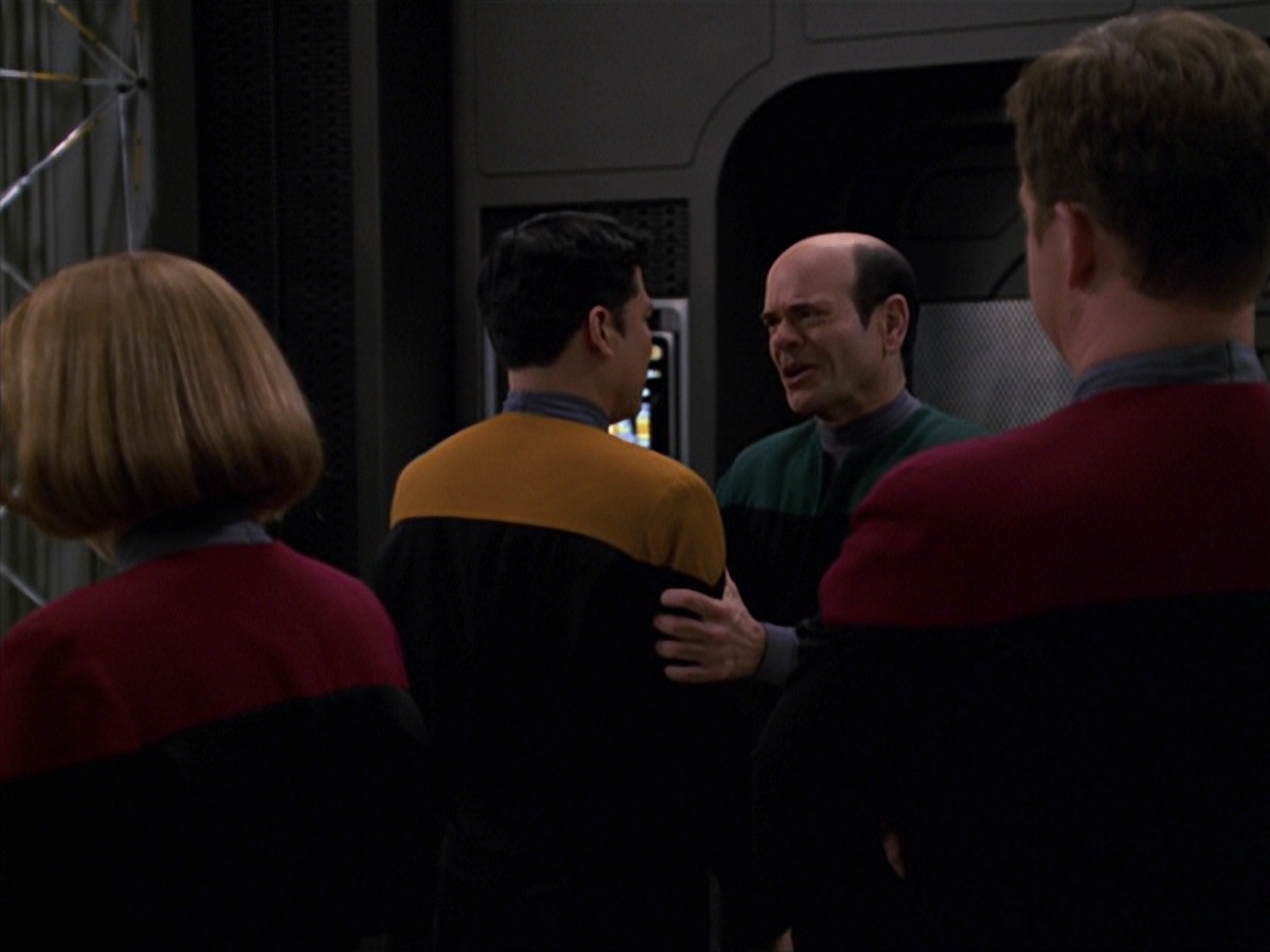 extant_StarTrek_VOY_7x24-RenaissanceMan_3407.jpg