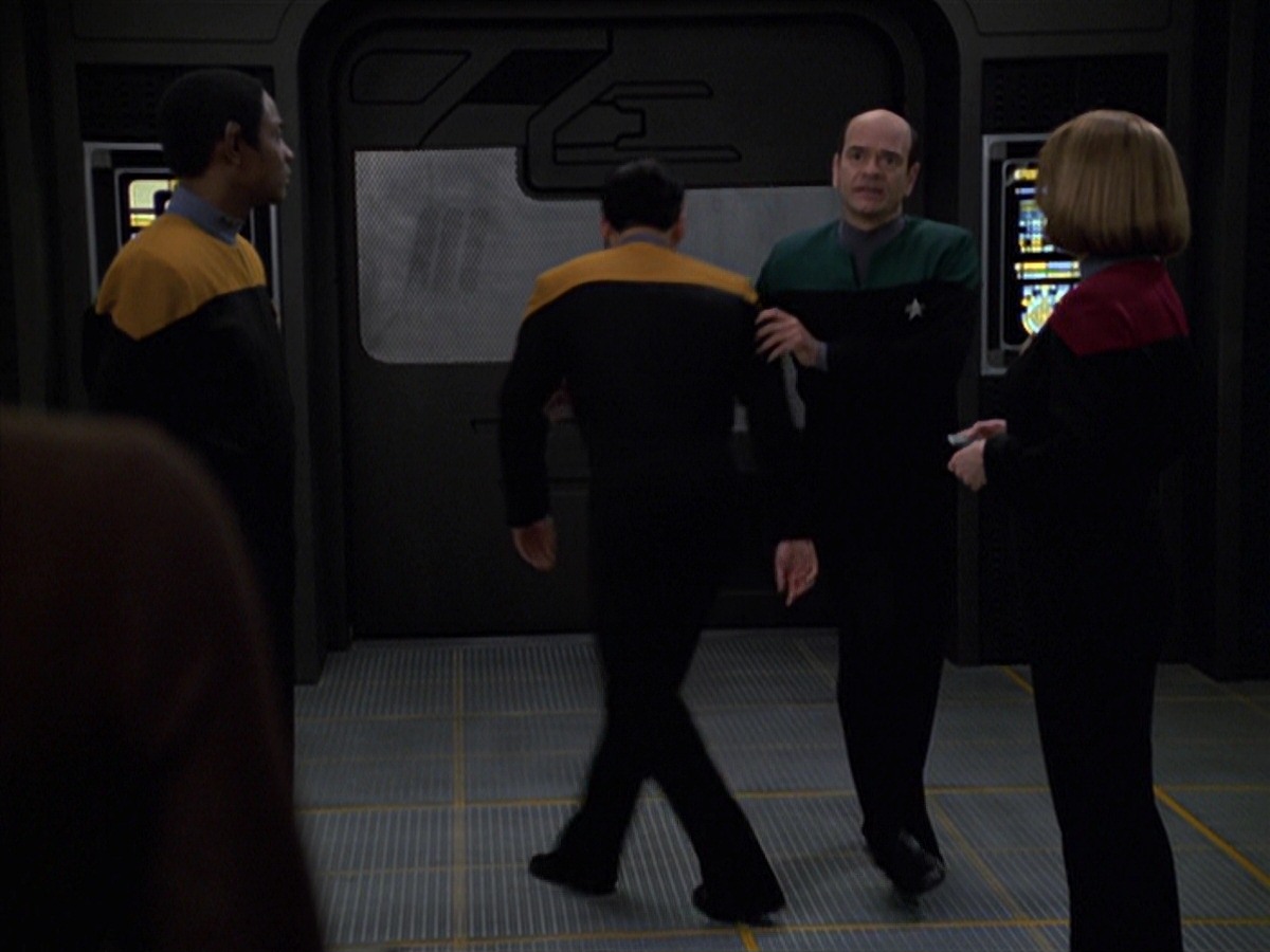 extant_StarTrek_VOY_7x24-RenaissanceMan_3411.jpg