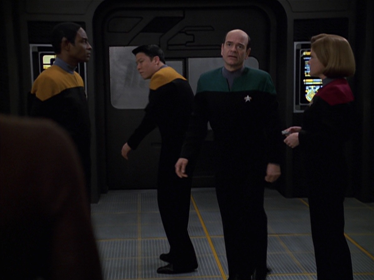 extant_StarTrek_VOY_7x24-RenaissanceMan_3412.jpg