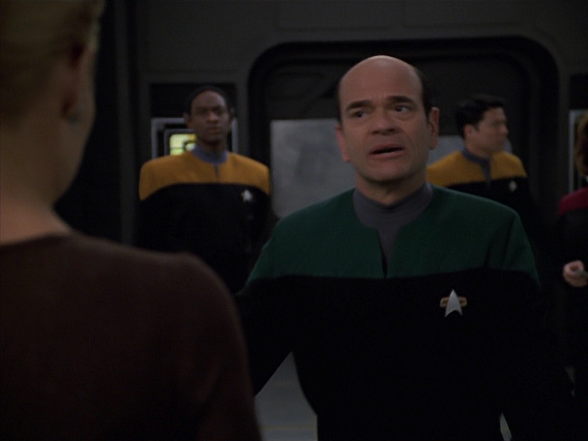 extant_StarTrek_VOY_7x24-RenaissanceMan_3415.jpg