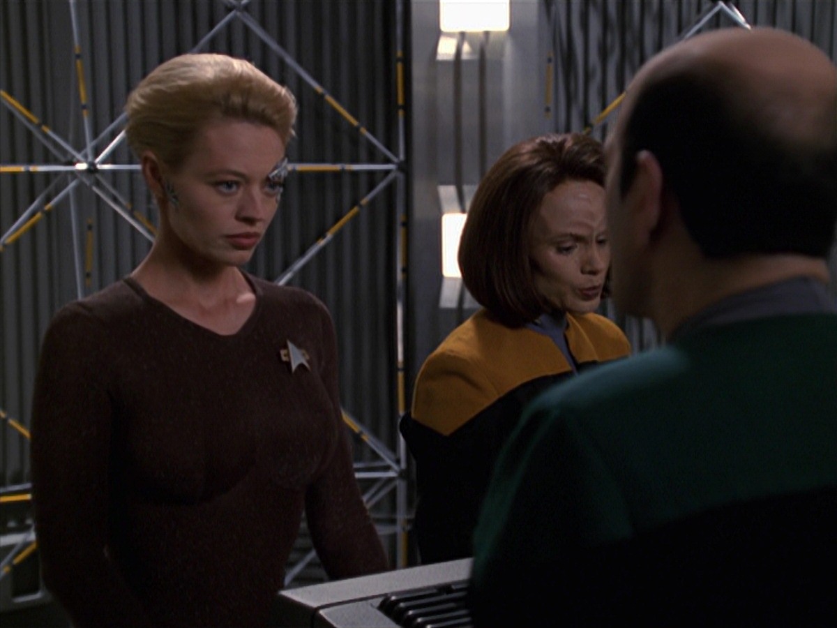 extant_StarTrek_VOY_7x24-RenaissanceMan_3428.jpg