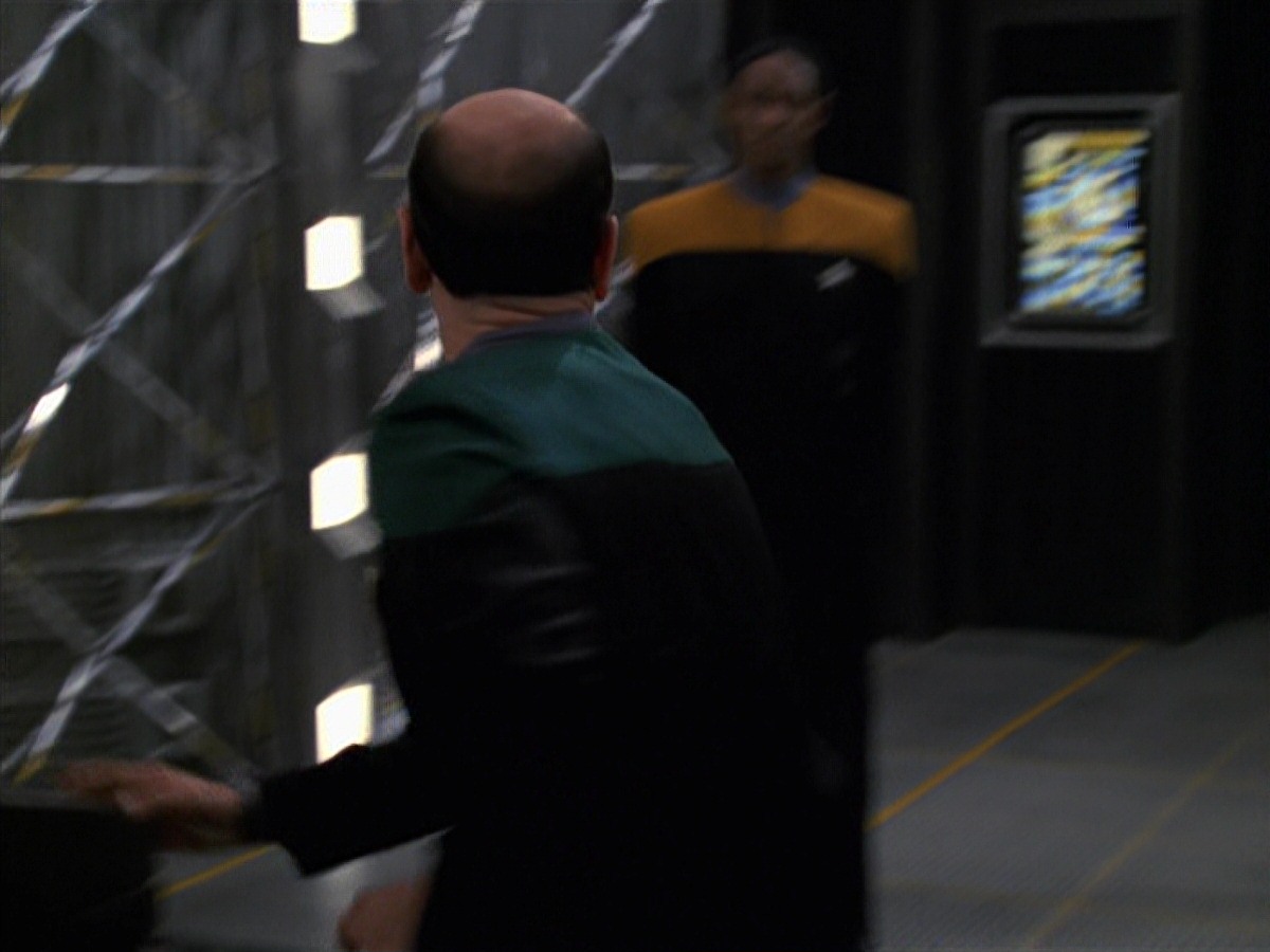 extant_StarTrek_VOY_7x24-RenaissanceMan_3447.jpg
