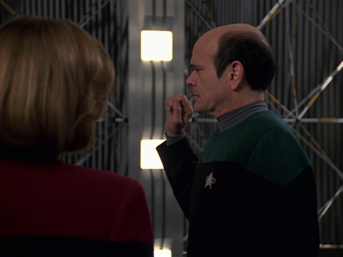 extant_StarTrek_VOY_7x24-RenaissanceMan_3464.jpg