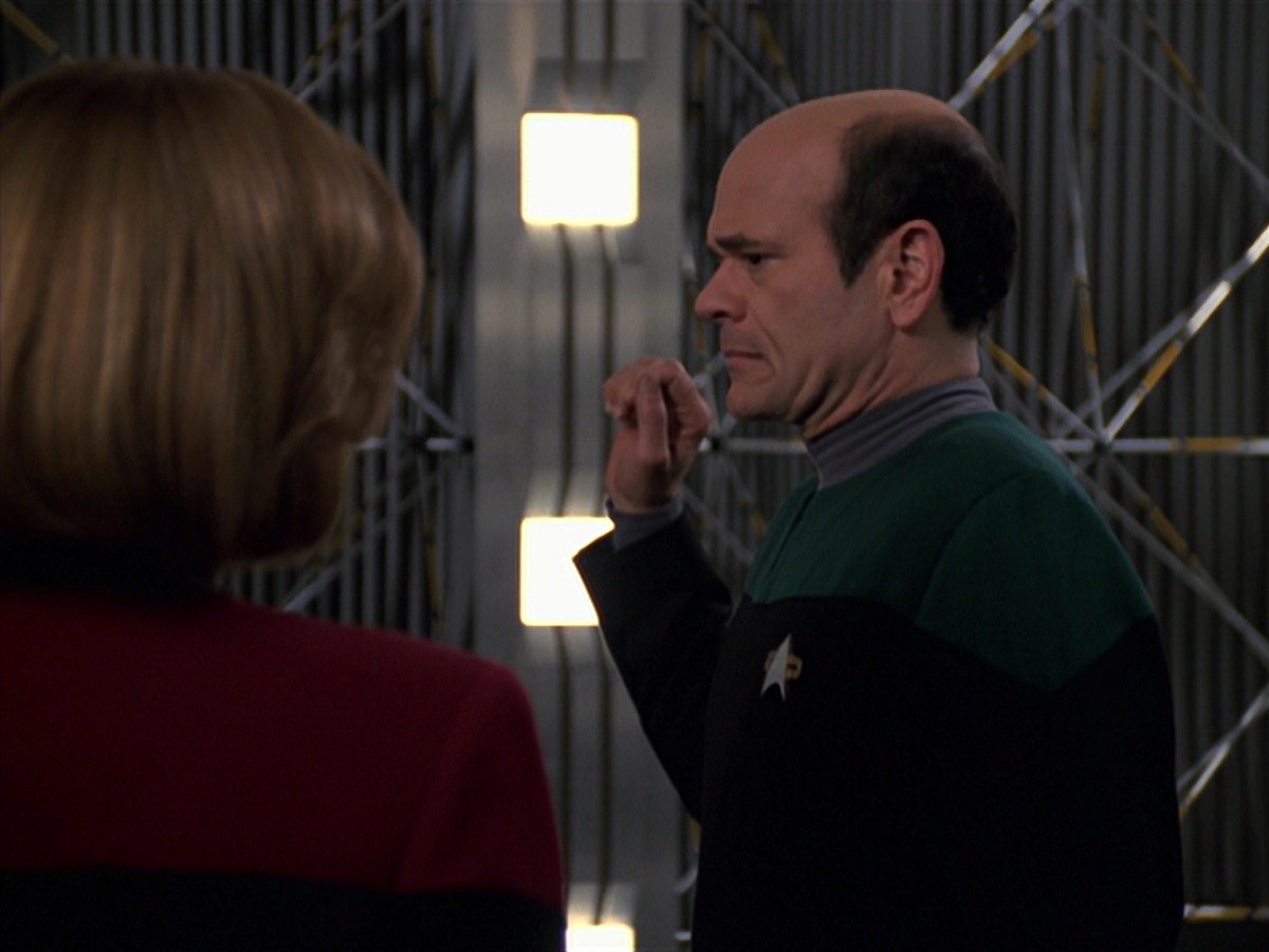 extant_StarTrek_VOY_7x24-RenaissanceMan_3465.jpg