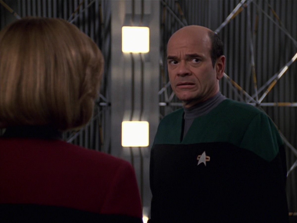 extant_StarTrek_VOY_7x24-RenaissanceMan_3476.jpg